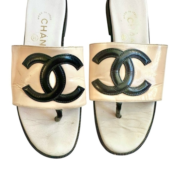 Authentic CHANEL Cream & Black Leather Interlocking C Timeless Sandal Slides 37 - Picture 10 of 12
